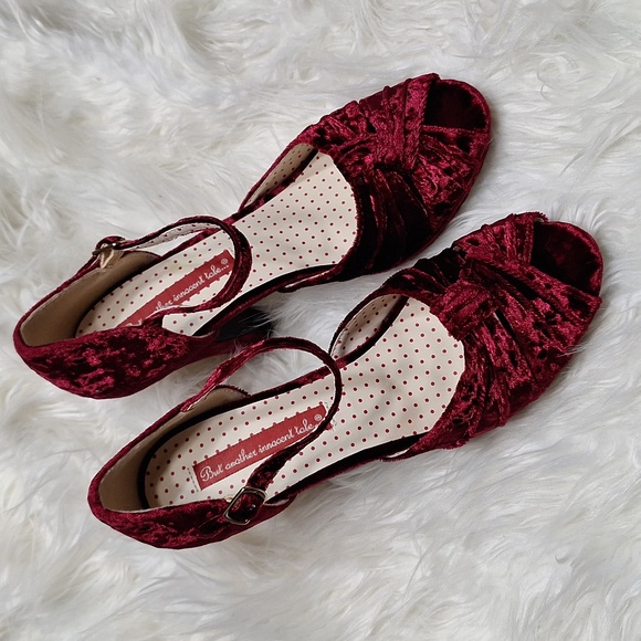 But another innocent tale velvet,wine colored heels - Picture 9 of 11